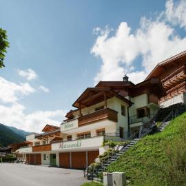 Chalet in Saalbach near Ski Lift, hotel a Saalbach Hinterglemm