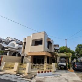 Galareka House 2 - with 4 bedrooms in Solo Center, готель у місті Соло