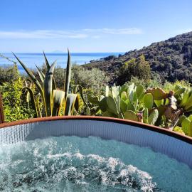 Sea view villa with large garden, hotel in Campo nell'Elba