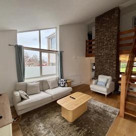 Spacious 4-Bed Home in Ascot, hotel a Ascot