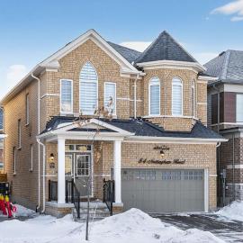 Luxury Family, 4BR Detached Home, EV Charger, hotell i Barrie