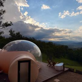 Romantic Stargazing Getaway - Beyond Bubbles, hotel in Kanimbla