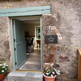 A Little Find - Secluded Stylish Coastal Hideaway near Isle of Skye
