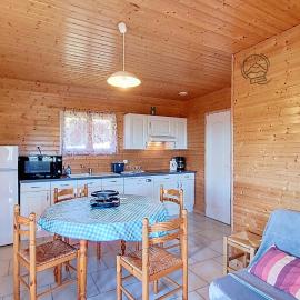 Chalet de la Gougère 3, hotel in Chambon-sur-Lac
