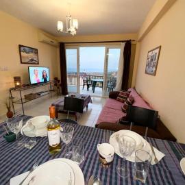2 bedrooms apartment in Arapkoy 4 minutes to Acapulco casino, Hotel in Aglantzia
