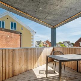 Helt nyt charmerende byhus i centrum med skøn tagterrasse, hotel em Svendborg