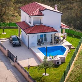 Villa Renci near Umag for 8 persons with 30 m2 private heated pool, hotel in Buje