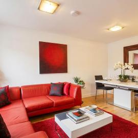 Bamburgh - Sleeps 8 - Dogs Stay Free - Enclosed Garden - Off Road Parking