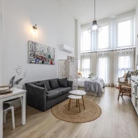 Fancy Studio with Terrace & Pool - Madrid South، فندق في Villaverde