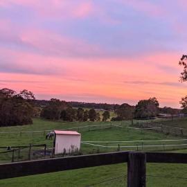 Private Barn House with Gazebo - Stunning Views, hotel in Richmond