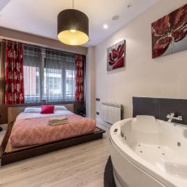 Bilbao Volantin II with jacuzzi by Aston Rentals