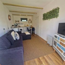 Lovely garden cabin, hotelli kohteessa Luton