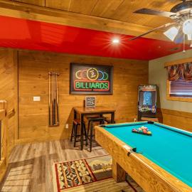 Splash Mansion - Luxe 4BR Chalet with Indoor Pool, Theater and Game room