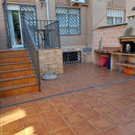 CHALET AMPLIO y LUMINOSO CON PATIO, hotel in Azuqueca de Henares