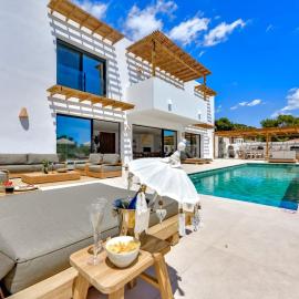 VILLA LUJO - By Almarina Villas
