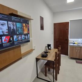 Studio Confortável Wifi Rápido Bem Localizado 4