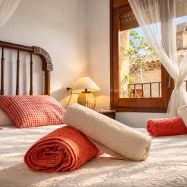 Casa rural amb cova - Cal Gravat, hotel u gradu Montsonis