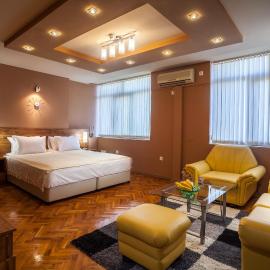 Panorama Top Floor Rooms in Hotel Tundzha, hotel in Yambol