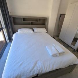 Modern Detached Studio - close to St Vincent Hospital & city & Gabbinbar, hotel in Toowoomba