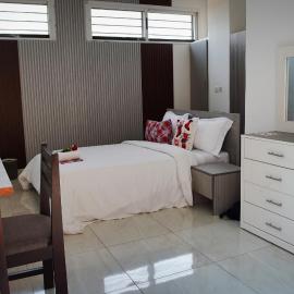 Haussmann Hôtel, hotel in Abobo Té
