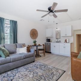 Lions Lair - 1 BR 1 BA Home Coffee Smrt TV Wifi