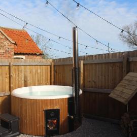 Luxury Barn With Private Wood-Fired Hot Tub، فندق في سيلبي