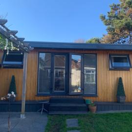 Lindas LODGE Free PARKING air con plus provisions included, hotel di Hove