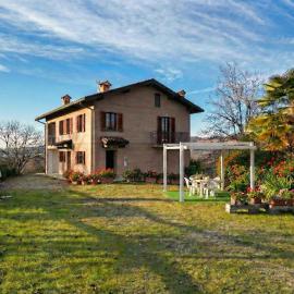 Casa Maria Rosa Charming Villa in the Heart of Monferrato, hotel in Mombercelli