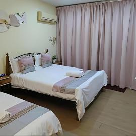RIVERBANK SUITE with riverfront mountain DUN view