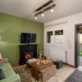 Alkiona Cozy Mountain Retreat with Stunning Views By Greece Apartments