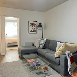 Ultra Convenient 2br ground floor Apartment โรงแรมในเมลเบิร์น