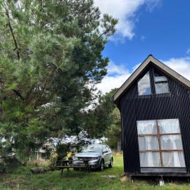 Tiny House, Tiny Black Frutillar, hotel in Frutillar