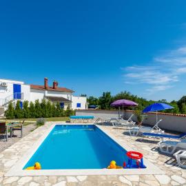 Lovely Apartment In Trget, hotel in Trget