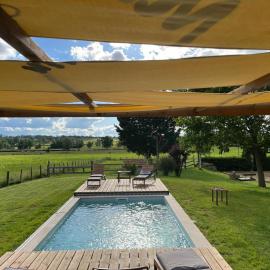 99 Domaine des Merles, hotell i Briennon