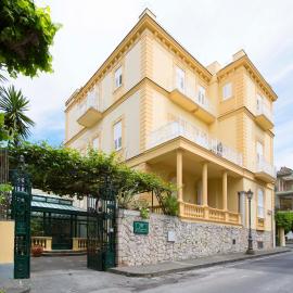Hotel Crawford, хотел в Сант'Агнело