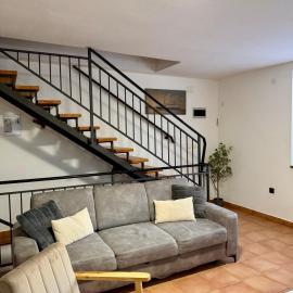 Apartman Violeta Rakalj u mirnoj ulici sa parkingom