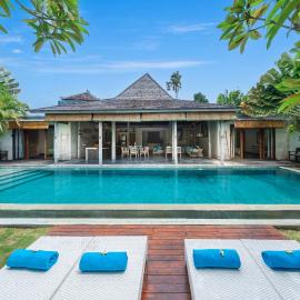 Lovely Canggu 4BR Private Pool Villa with Sundeck! 10mins Ride to Beach