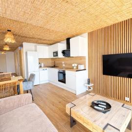 L'Esprit Plage - Cocon Bambou Chic - 50M Plage, hotel in Le Grau-du-Roi