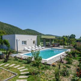 Villa Gariful Sleeps 8 with Pool & Pet Friendly，Krstatice的飯店