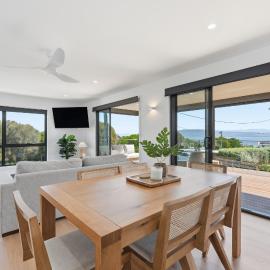 'The Bay Escape' Opossum Bay a beach side suburb 40 mins to city