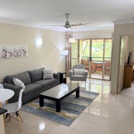 Resort Style 1 BR Apartment - 9 Pools - Mins to CBD
