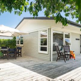 Brilliant Beach Bach, Sunny Surf Club Escape