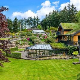 Cottage With Rhododendron Garden Near Ålgård, hotel en Ålgård
