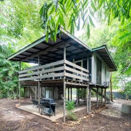 Zen City Tropics - Fenced Yard - Balcony - Desk, מלון בLarrakeyah