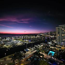 Ilikai Hotel Condo with Kitchen and Ocean View, hotel di Honolulu