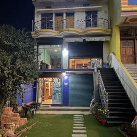 Hotel Blue Mooon، فندق في راجغوري