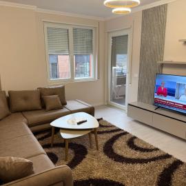 E&E Family Apartment, 5 min from Airport, city center, hotel in Vorë