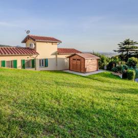 2 Bedroom Beautiful Home In Camaiore, hotel sa Camaiore