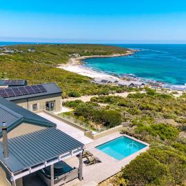 Solar-Powered Villa - Oceanview Wildlife Estate Retreat, hotel u gradu 'Gansbaai'