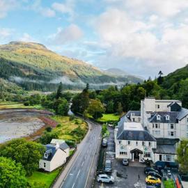 Loch Long Hotel, hotelli kohteessa Arrochar